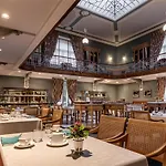 Palace מלון 5*