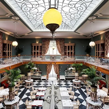 Palace Hotel